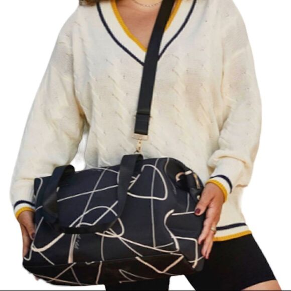 Mali + Lili Weekender Bag in Black Abstract - Picture 7 of 12